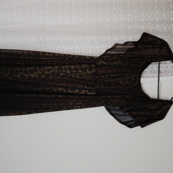 Elegant Off-Shoulder Leopard Print Dress - Picture 3 of 8